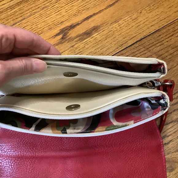 Espe white/red scalloped front purse - Picture 8 of 9